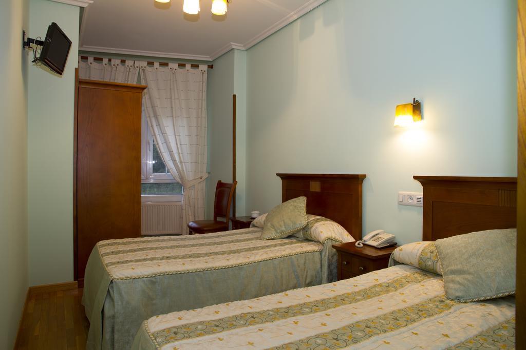 Hotel Los 14 Pravia Esterno foto