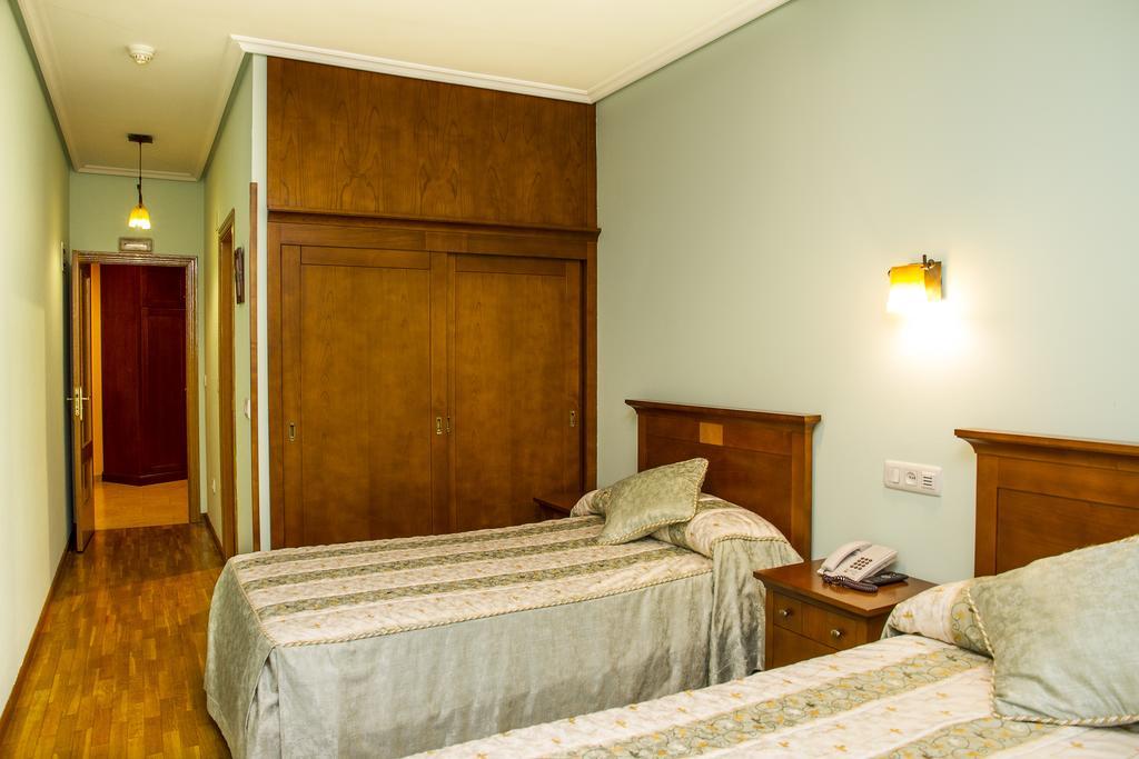 Hotel Los 14 Pravia Esterno foto