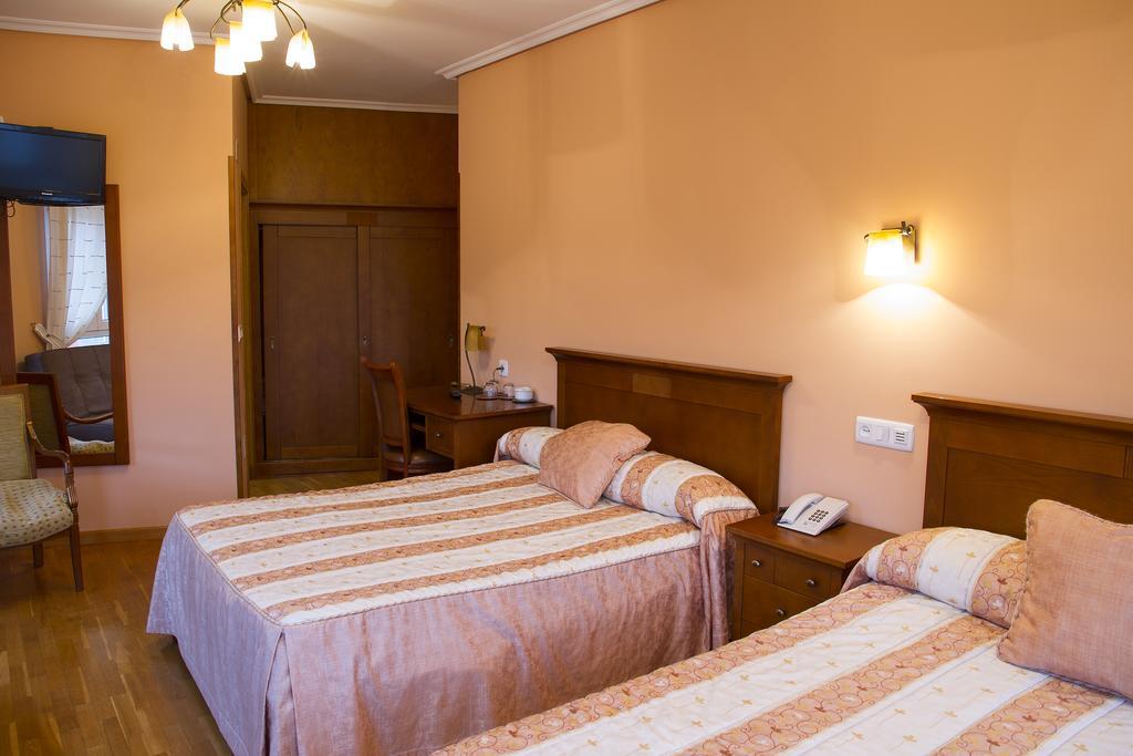Hotel Los 14 Pravia Esterno foto