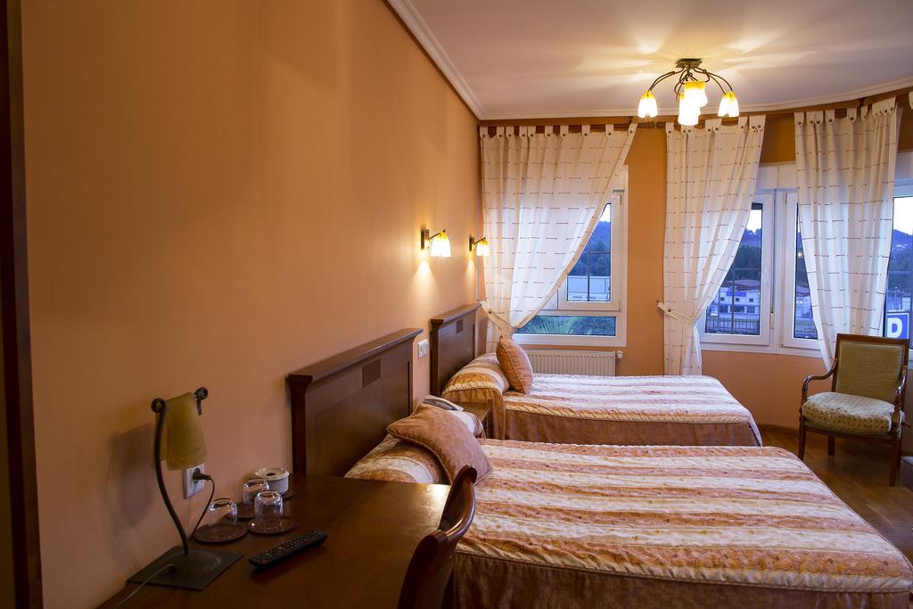 Hotel Los 14 Pravia Esterno foto
