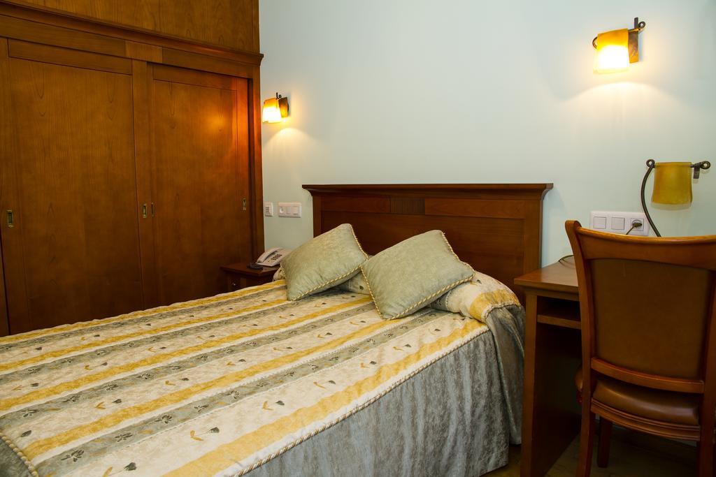 Hotel Los 14 Pravia Esterno foto